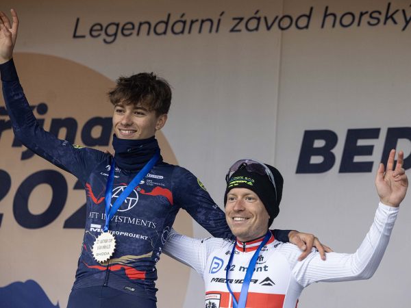 Sezonu plnou debutů zakončil Monti triumfem v Jizerkách